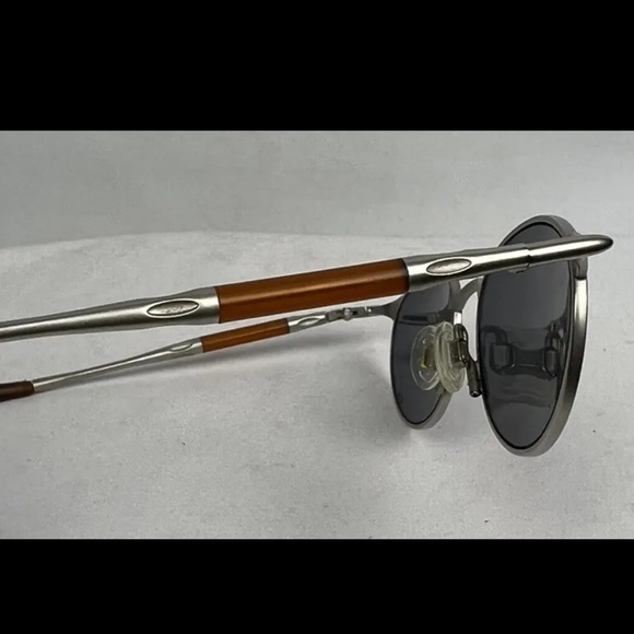 OAKLEY OO Michael Jordan E-Wire Blue Iridium/Matte Silver Gen 1 Round Sunglasses - Picture 5 of 10